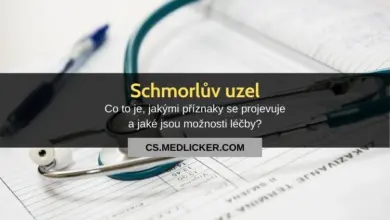 Stetoskop na lékařském formuláři s tužkou vedle