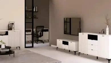 Moderní interiér s čelním oddělením místnosti bez použití zdí.